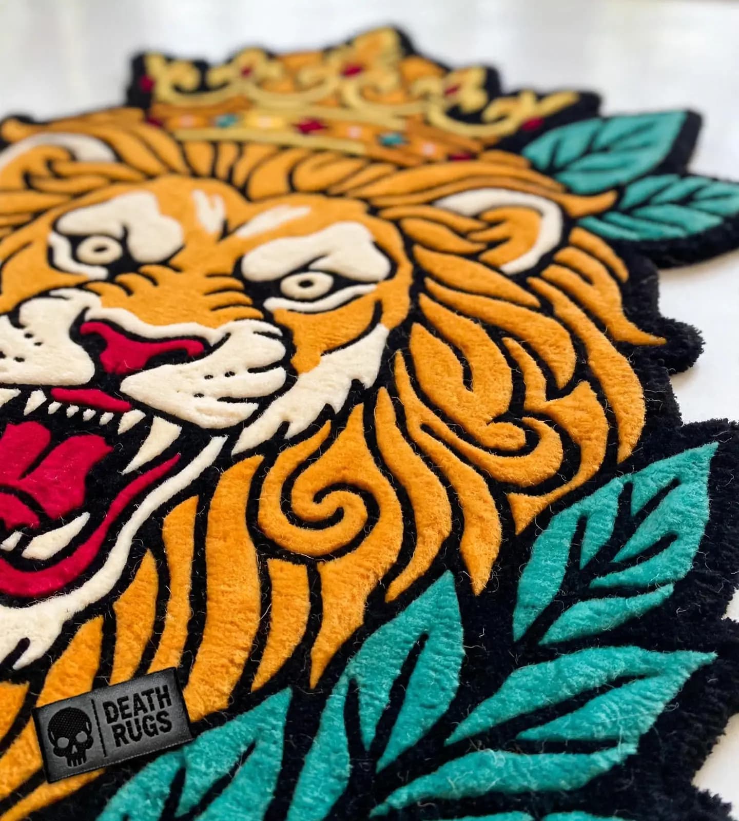 Crowned Lion & Laurel Wreath Rugs thumbnail 8