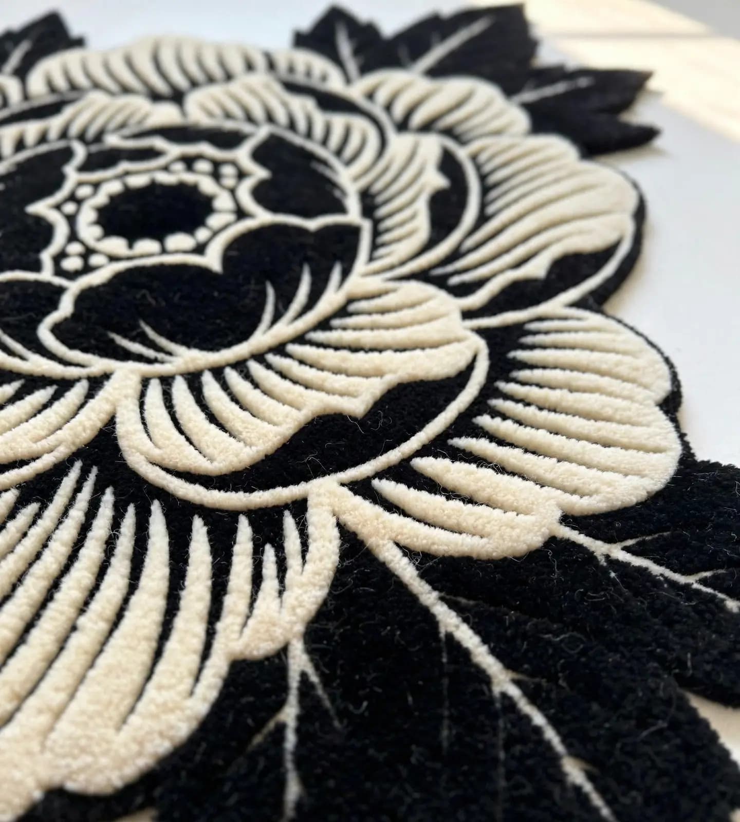 Noir Peony Bloom Rugs alternate